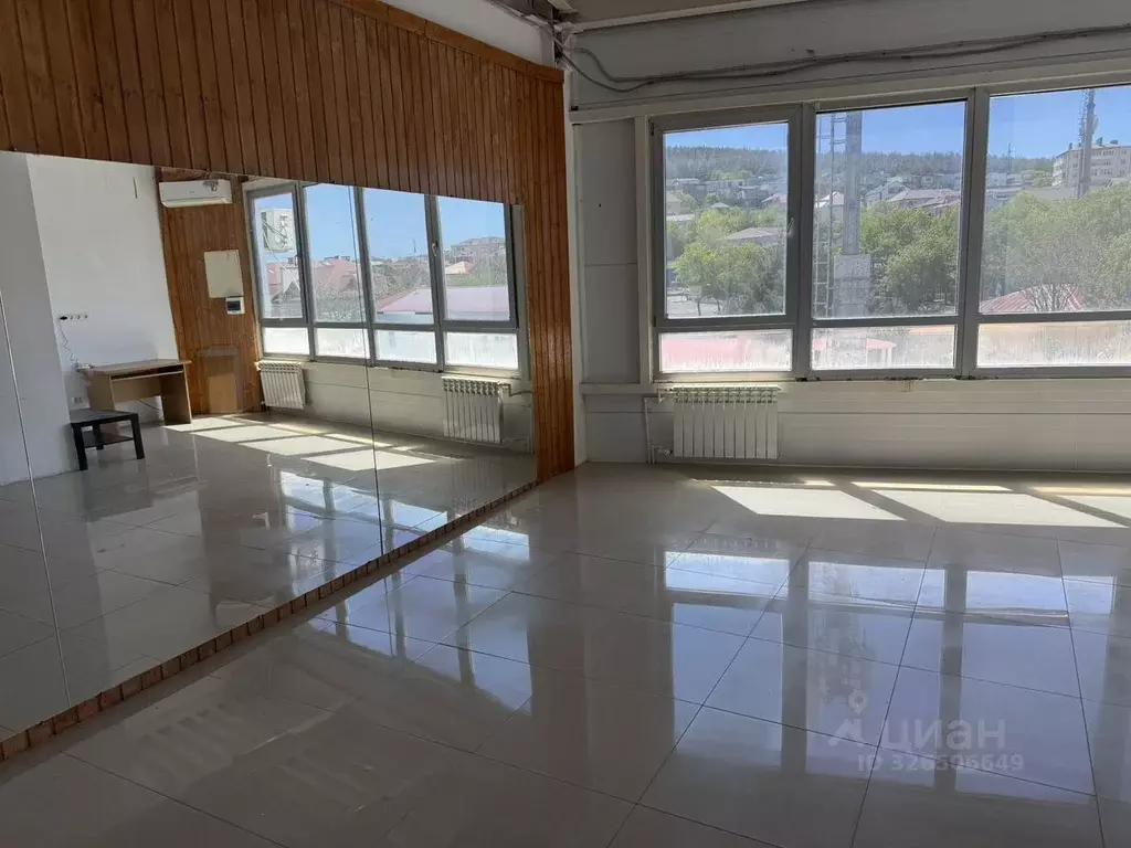 Помещение свободного назначения в Краснодарский край, Геленджик ул. ... - Фото 1