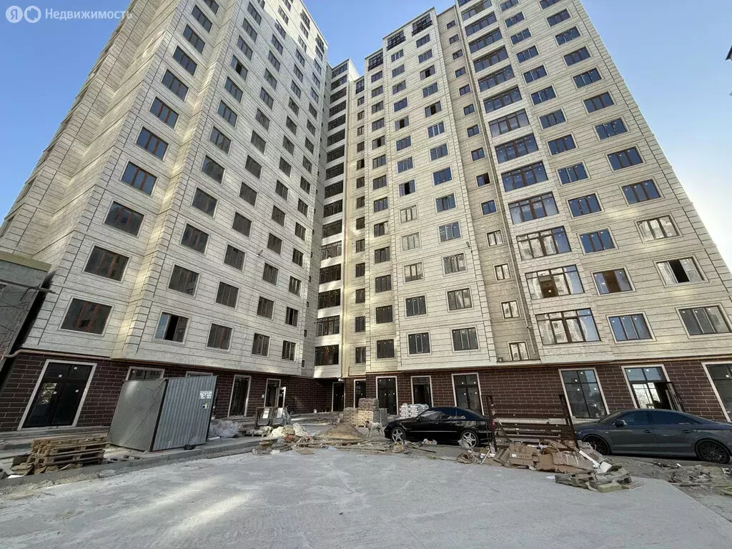 2-комнатная квартира: Махачкала, улица Азизова, 32 (50 м) - Фото 1