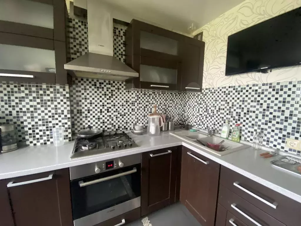 10 и более-к. квартира, 48 м, 8/8 эт. - Фото 0