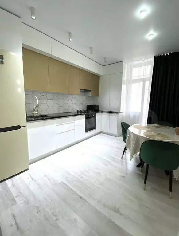 2-к. квартира, 58 м, 8/10 эт. - Фото 0