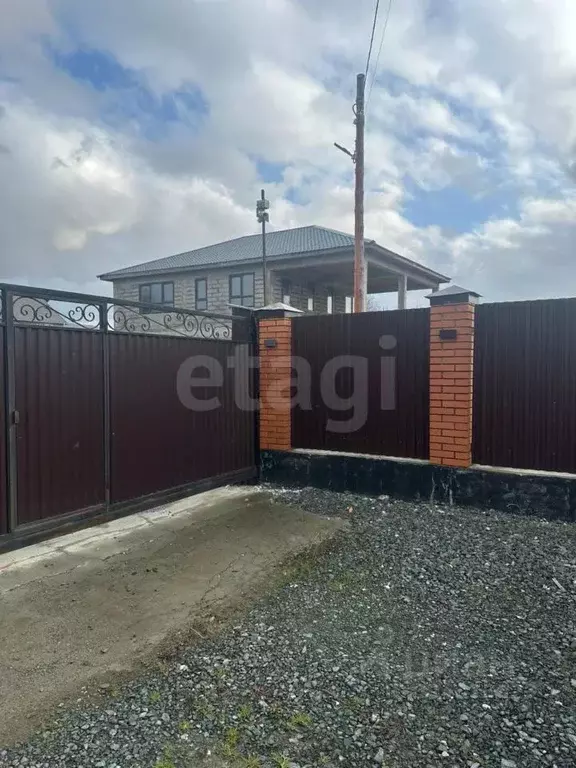 Дом в Сахалинская область, Южно-Сахалинск Складской пер., 1 (300 м) - Фото 1