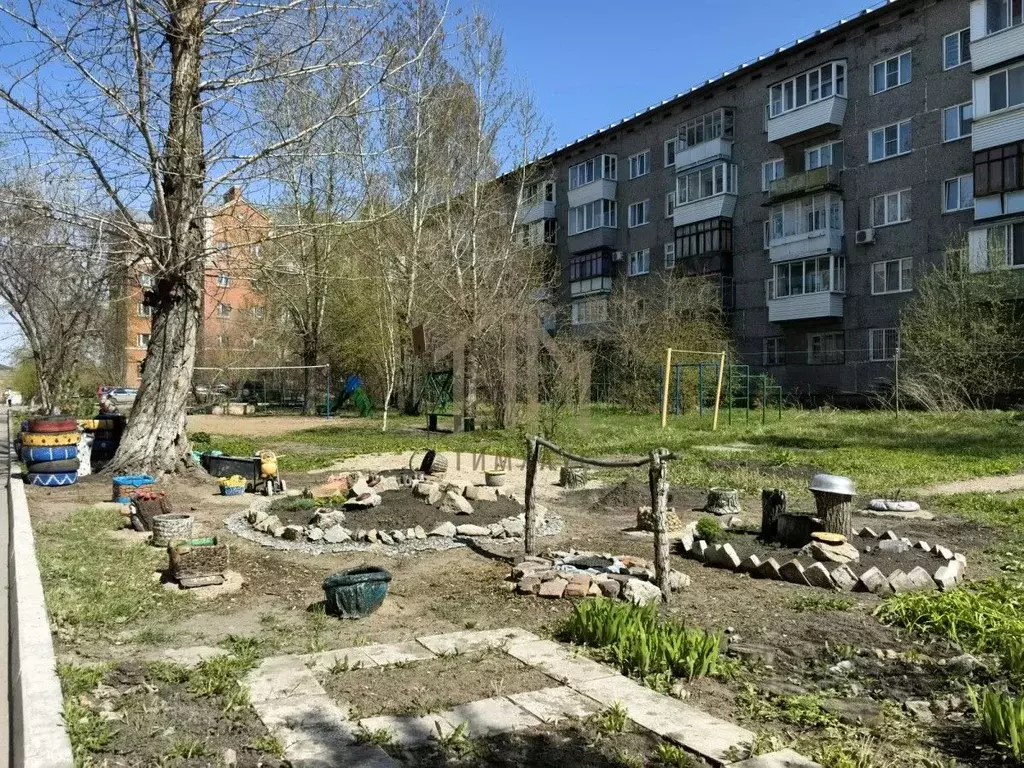 3-к кв. Омская область, Омск Привокзальный мкр, ул. Карбышева, 27 ... - Фото 0