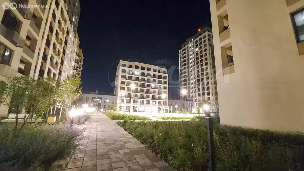 1-комнатная квартира: Тюмень, улица Василия Подшибякина, 7 (42.3 м) - Фото 1