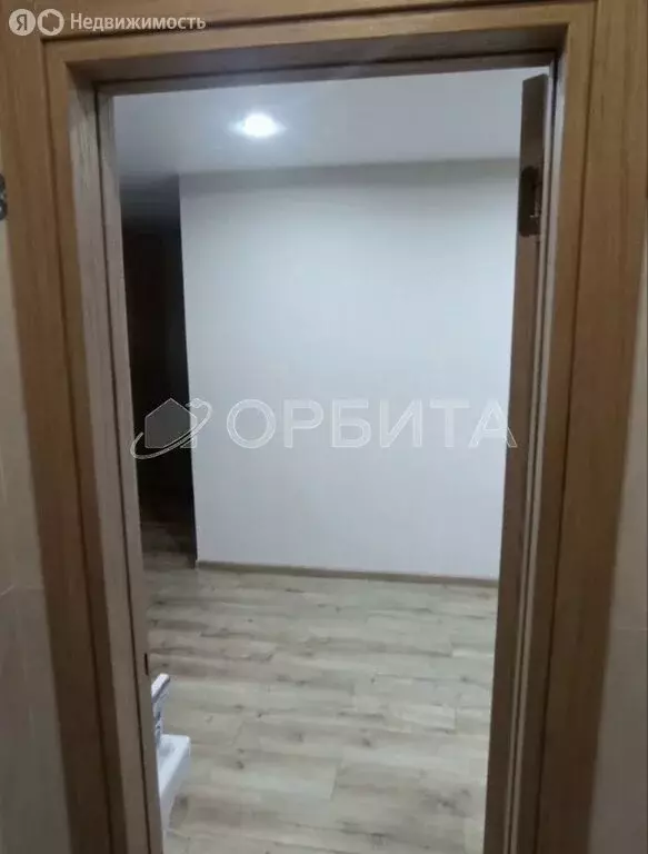 2-комнатная квартира: Тюмень, улица Прокопия Артамонова, 5 (95 м) - Фото 2