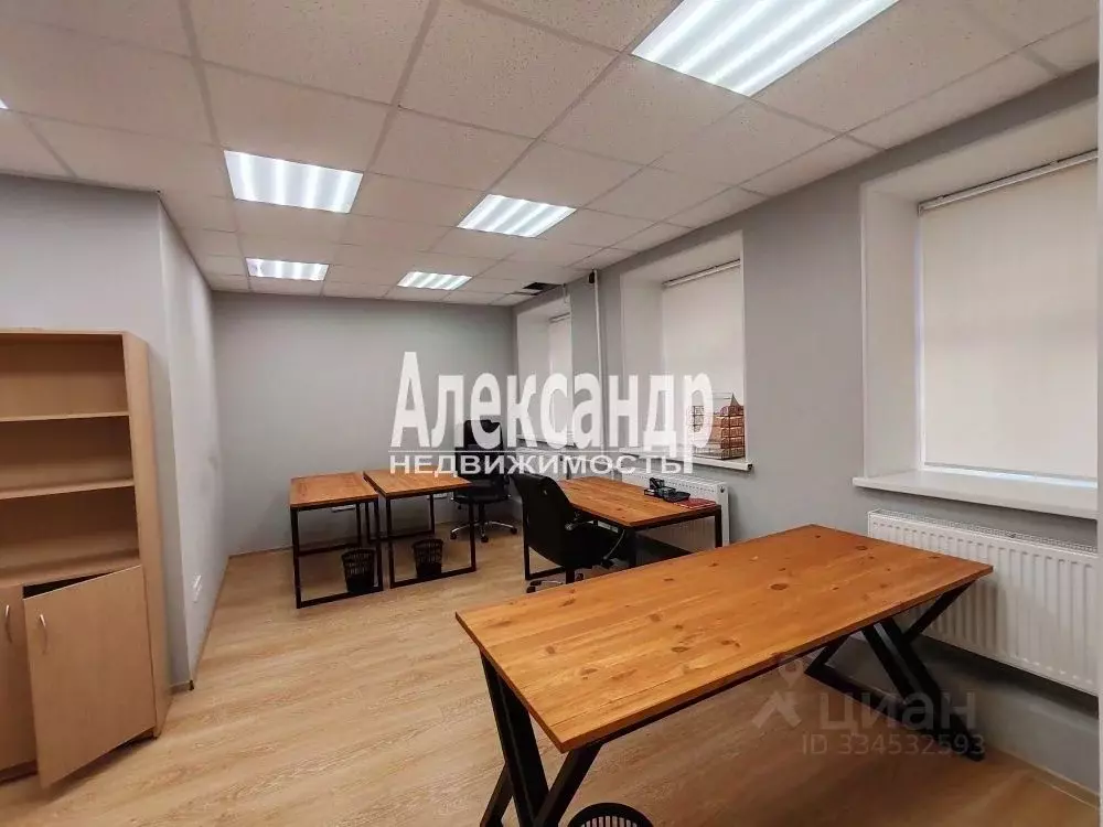 Офис в Санкт-Петербург 10-я Васильевского острова линия, 13 (100 м) - Фото 1