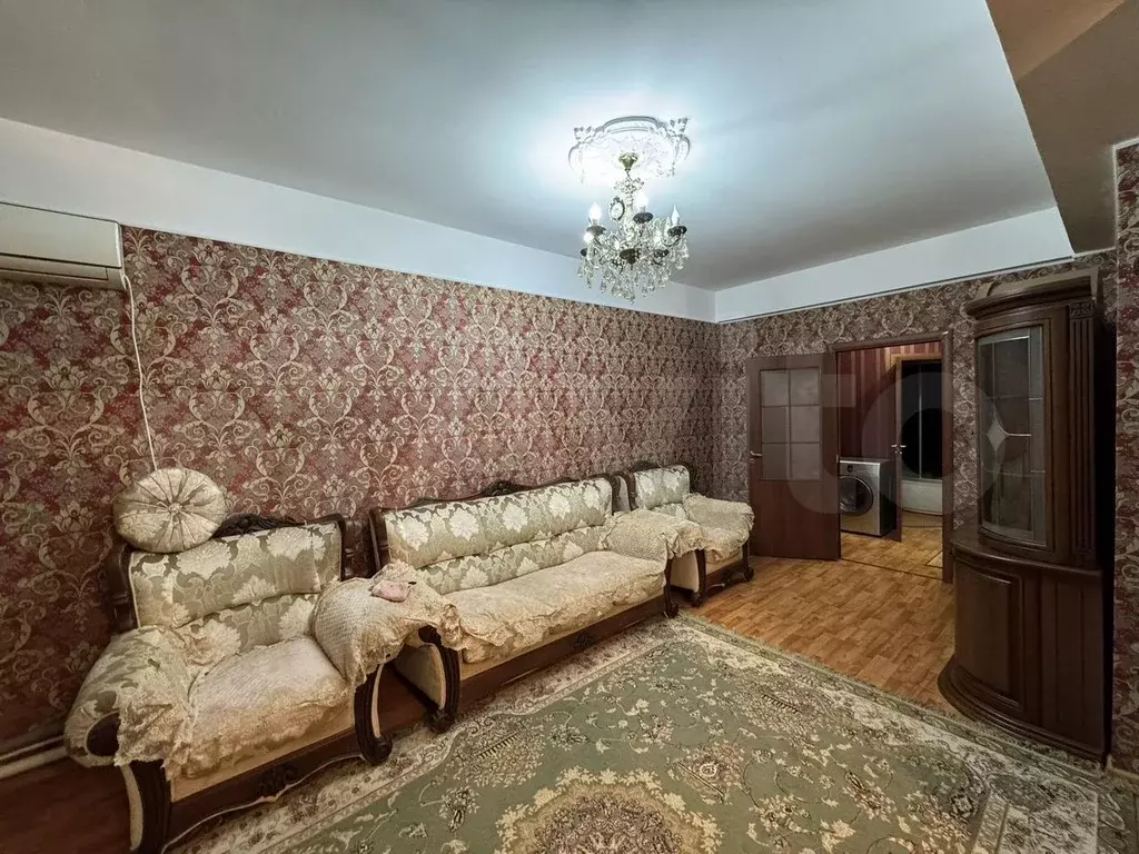 2-к. квартира, 60 м, 1/10 эт. - Фото 1