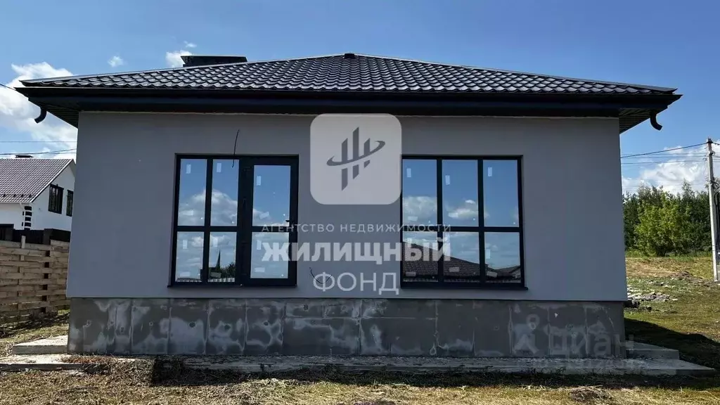 Дом в Саратовская область, с. Усть-Курдюм ул. Мусы Джалиля (100 м) - Фото 0