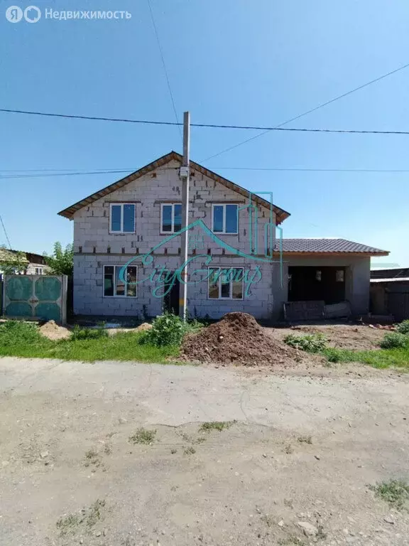 Дом в Орск, микрорайон Новый город, улица Шаумяна (220 м) - Фото 0