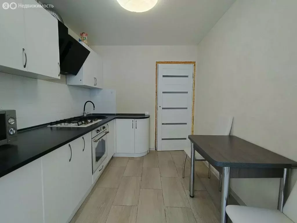 2-комнатная квартира: Саратов, улица имени П.Ф. Батавина, 12 (61 м) - Фото 1