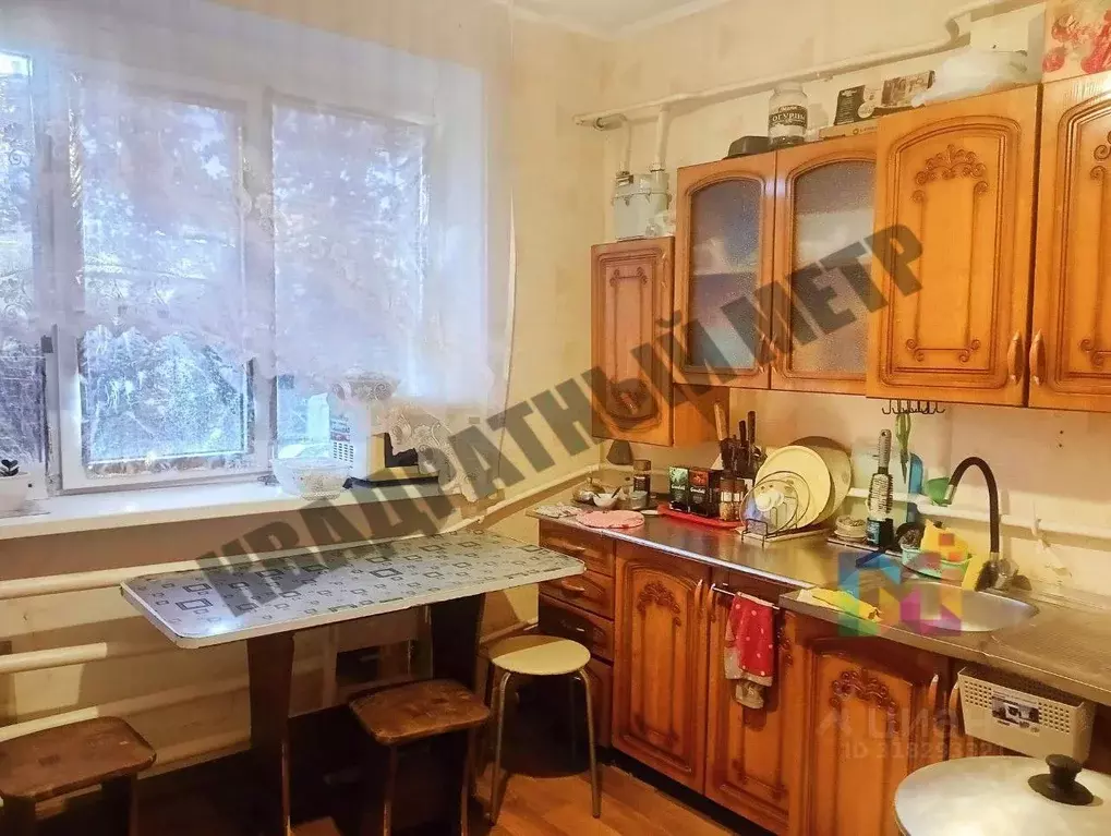 3-к кв. Калмыкия, Целинный район, с. Троицкое ул. Пушкина, 41 (77.6 м) - Фото 0