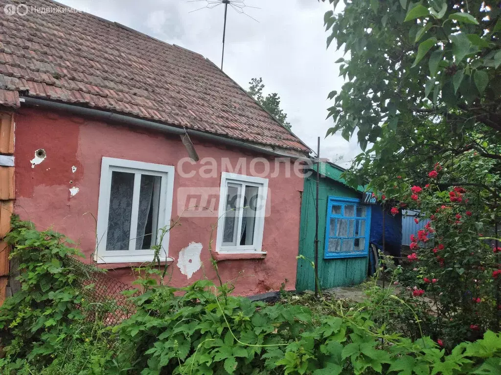 2-комнатная квартира: Новокубанск, улица Добролюбова, 77 (32 м) - Фото 0