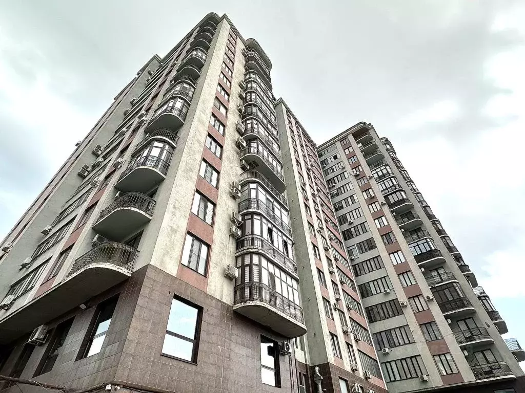 2-к кв. Дагестан, Махачкала ул. Ахмата-Хаджи Кадырова, 44 (78.0 м) - Фото 0