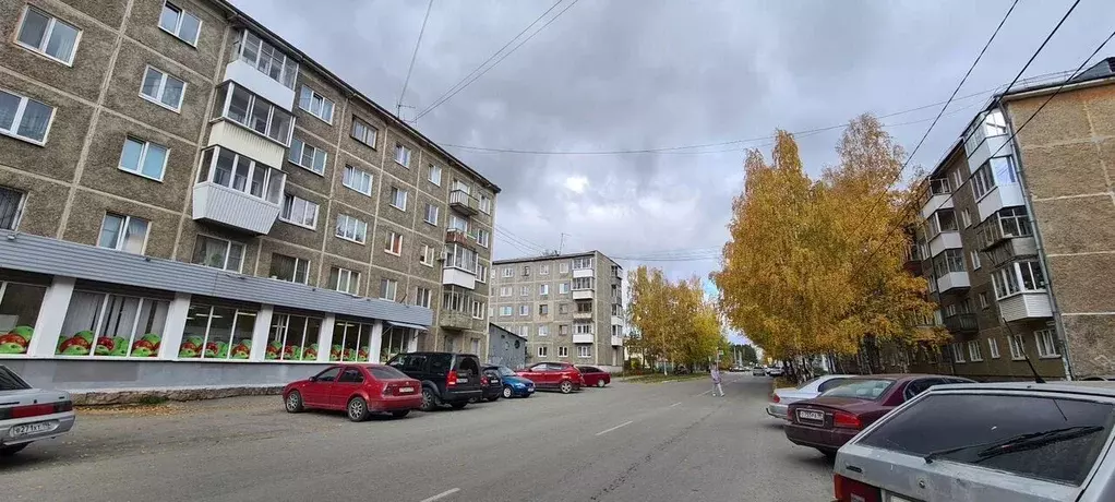 3-к кв. Свердловская область, Ревда Спортивная ул., 12 (58.0 м) - Фото 1