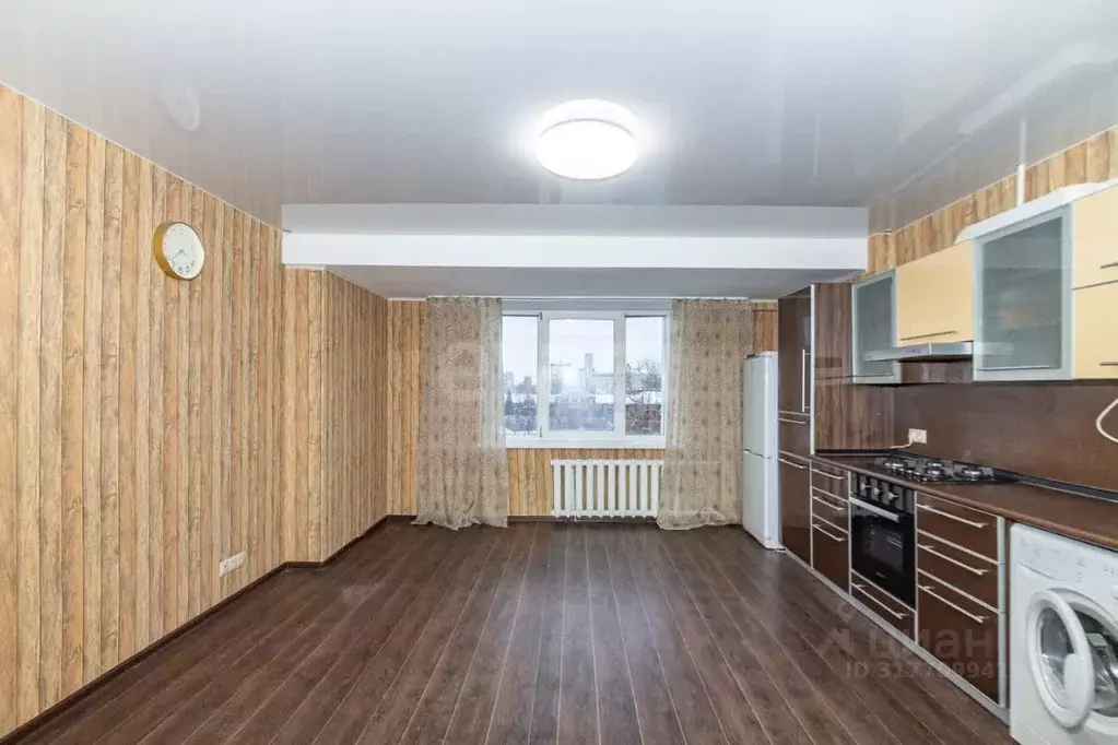 2-к кв. Омская область, Омск ул. Чкалова, 37 (77.3 м) - Фото 0