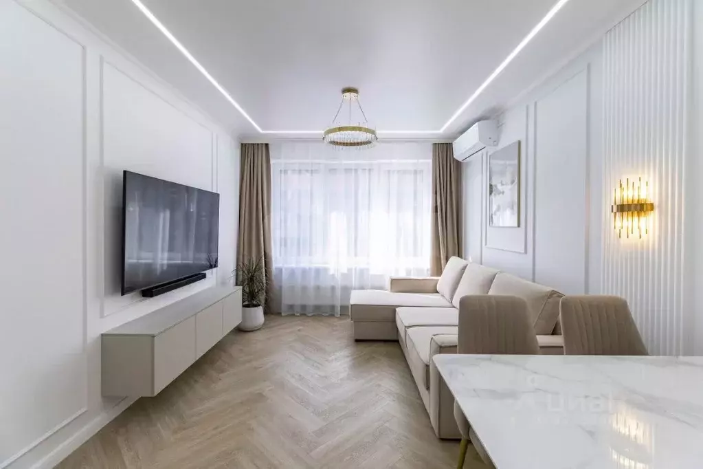 3-к кв. Тюменская область, Тюмень ул. 50 лет Октября, 57Бк2 (79.2 м) - Фото 1