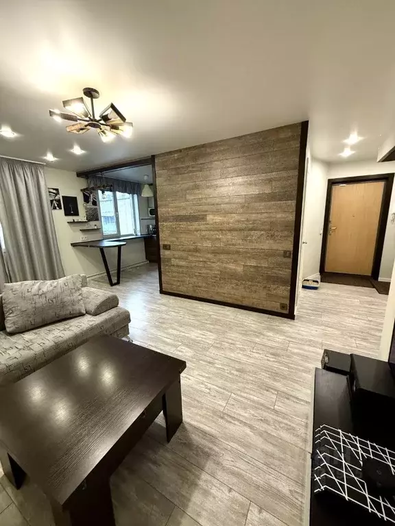 3-к кв. Свердловская область, Екатеринбург ул. Белореченская, 11 (58.8 ... - Фото 1