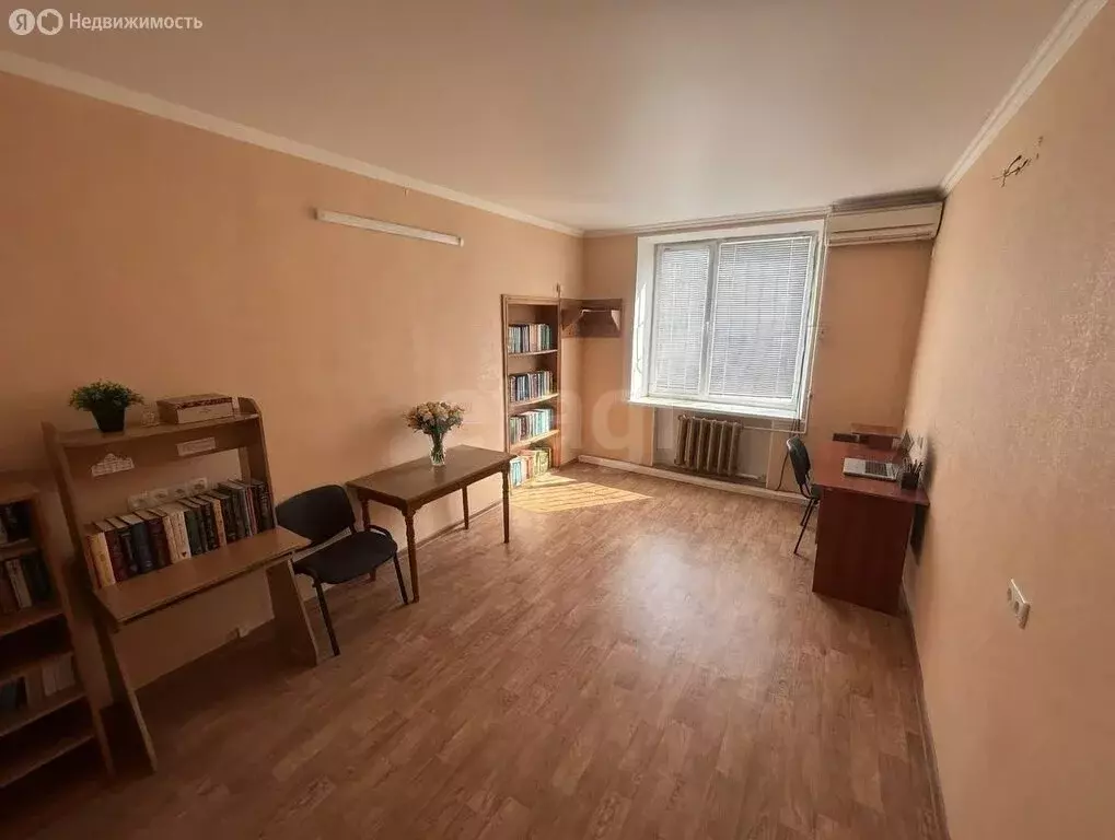 4-комнатная квартира: Феодосия, улица Победы, 10 (57.7 м) - Фото 1