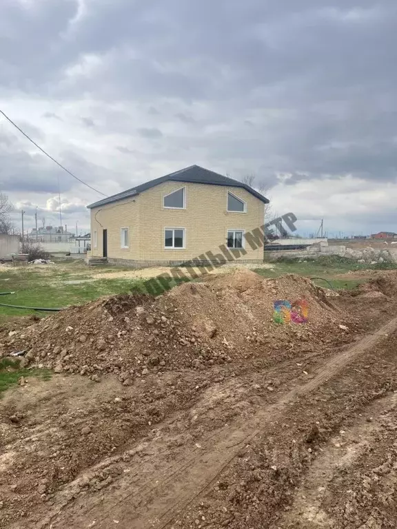 Дом в Калмыкия, Элиста Сити-3 мкр,  (212 м) - Фото 1