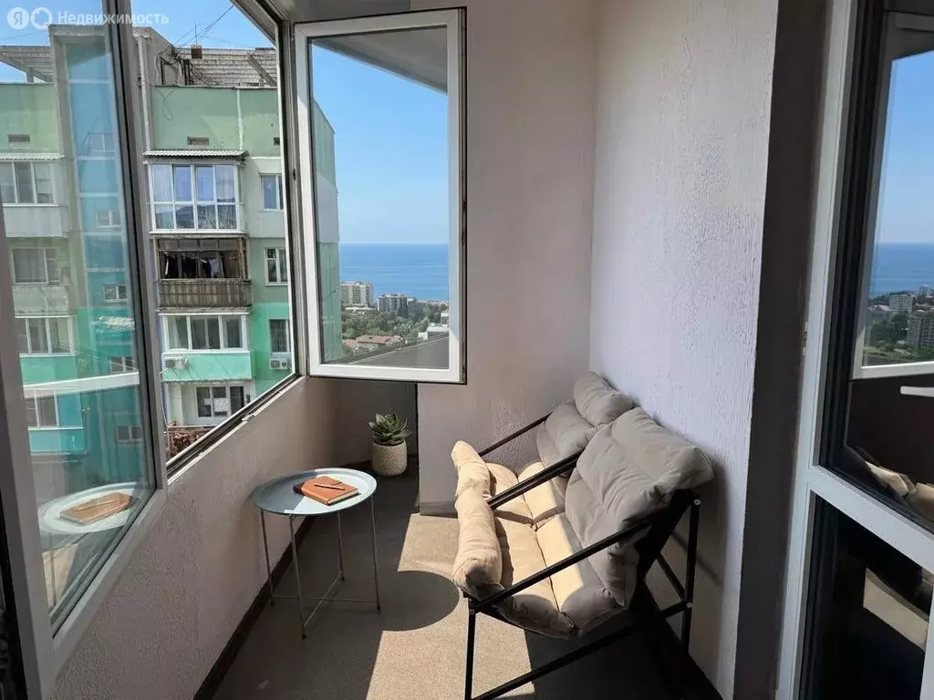 2-комнатная квартира: Ялта, улица Крупской, 20к2 (65 м) - Фото 1