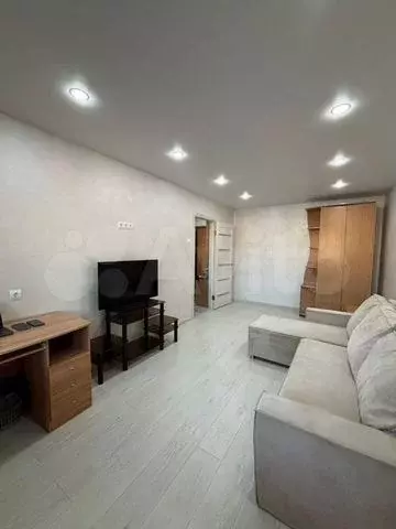 1-к. квартира, 35 м, 9/9 эт. - Фото 0
