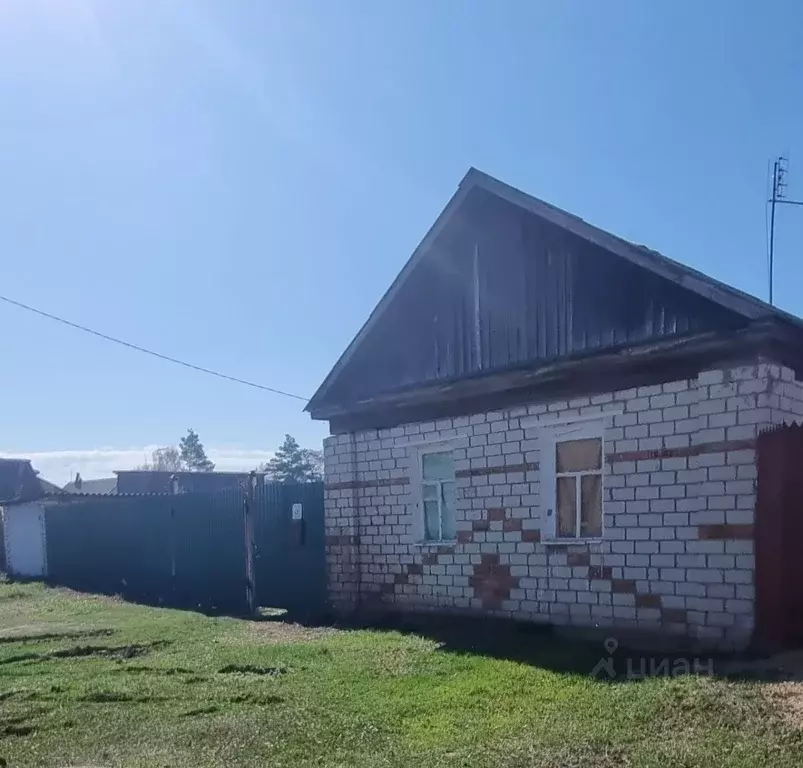 Дом в Саратовская область, Энгельсский район, с. Красный Яр ... - Фото 1