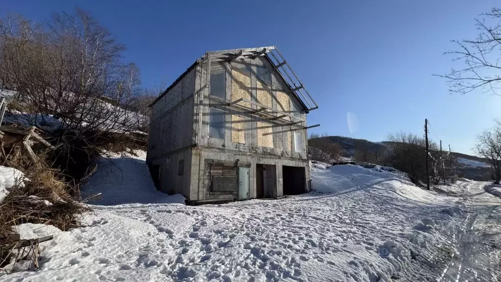 Дом в Камчатский край, Петропавловск-Камчатский ул. Завойко, 17 (293 ... - Фото 1