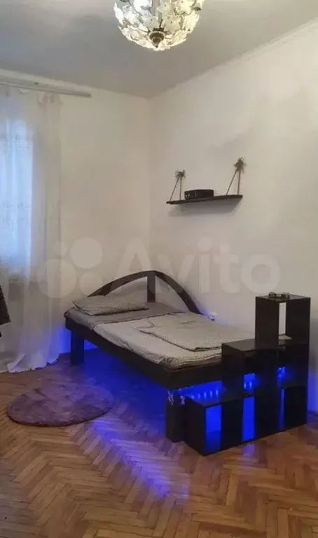 Комната 18 м в 3-к., 1/3 эт. - Фото 1