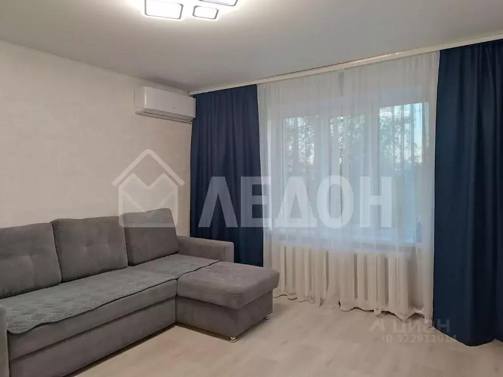 3-к кв. Омская область, Омск Звездный мкр, ул. Лисицкого, 3к1 (57.0 м) - Фото 1