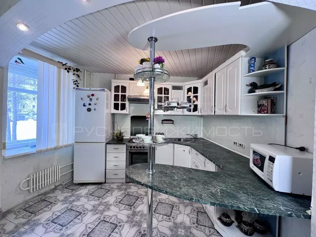 3-к кв. Кировская область, Кирово-Чепецк Сосновая ул., 22к2 (62.0 м) - Фото 0