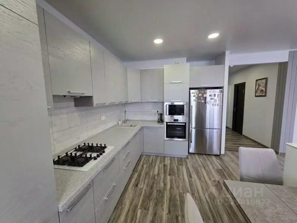 2-к кв. Астраханская область, Астрахань Бакинская ул., 92 (70.0 м) - Фото 1