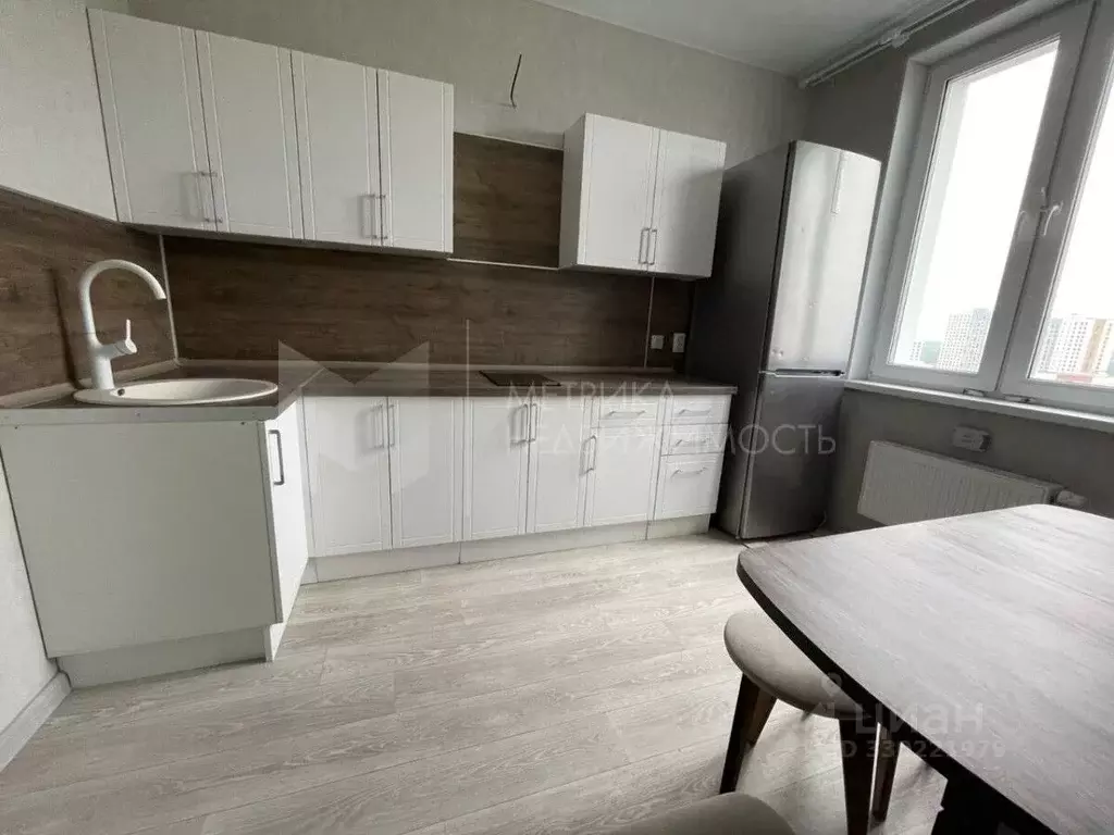 1-к кв. Тюменская область, Тюмень ул. Героев Космоса, 9 (36.0 м) - Фото 1