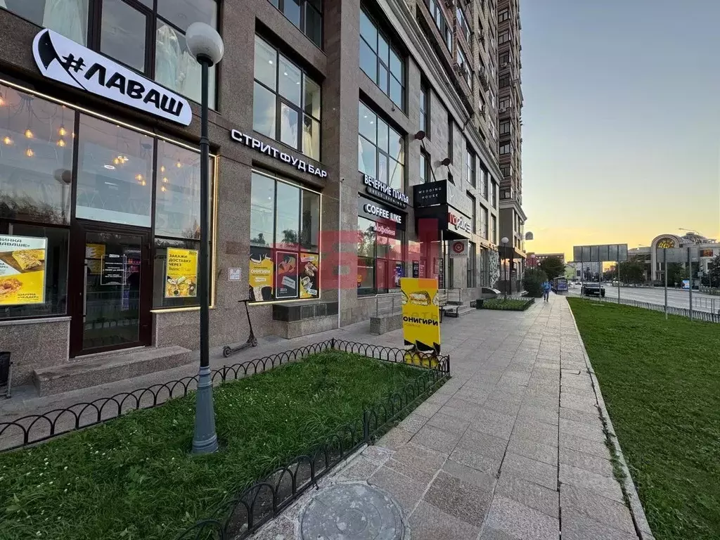 Торговая площадь в Тюменская область, Тюмень ул. Малыгина, 90 (216 м) - Фото 1