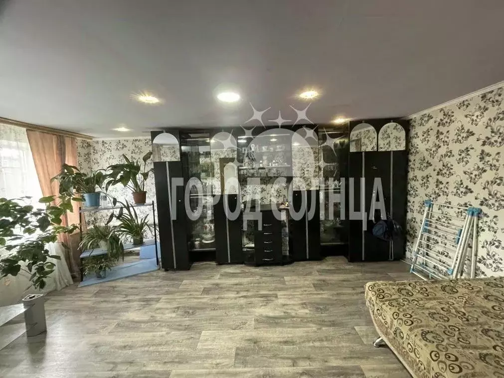 Дом в Омская область, Омск Порт-Артур мкр, ул. Пугачева, 46 (89 м) - Фото 1