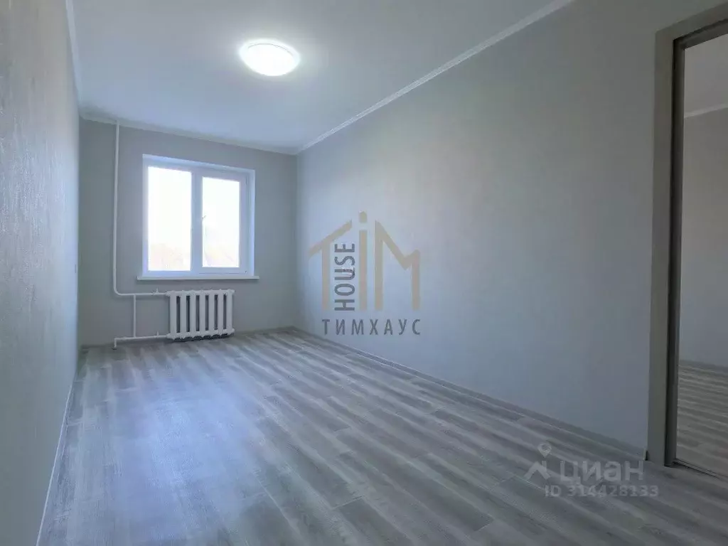 2-к кв. Омская область, Омск просп. Космический, 105 (40.0 м) - Фото 0