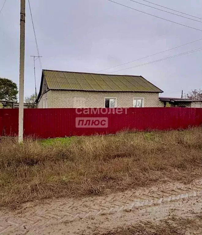 Дом в Саратовская область, Дергачевский район, Октябрьское ... - Фото 1