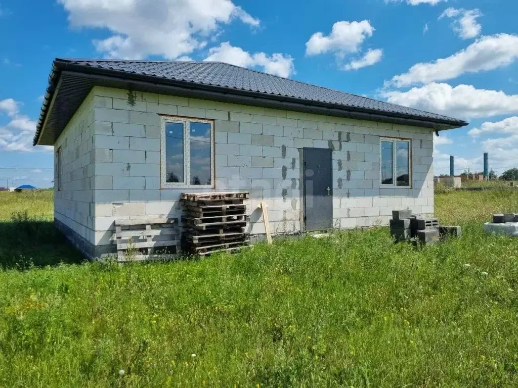 Дом в Белгородская область, Губкин Северо-Западный мкр,  (100 м) - Фото 1