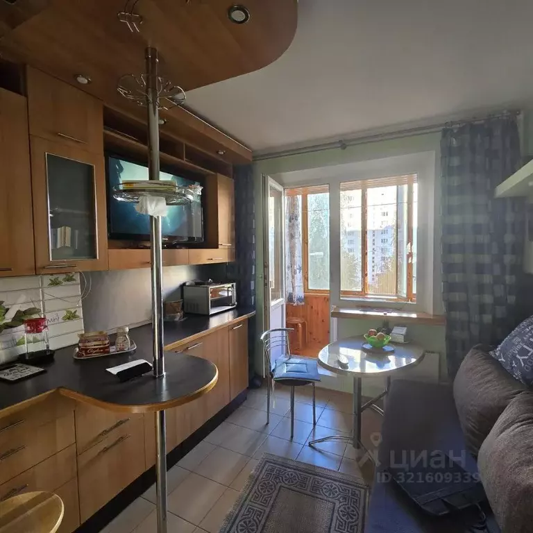 2-к кв. Московская область, Лобня ул. Чехова, 12 (60.0 м) - Фото 2