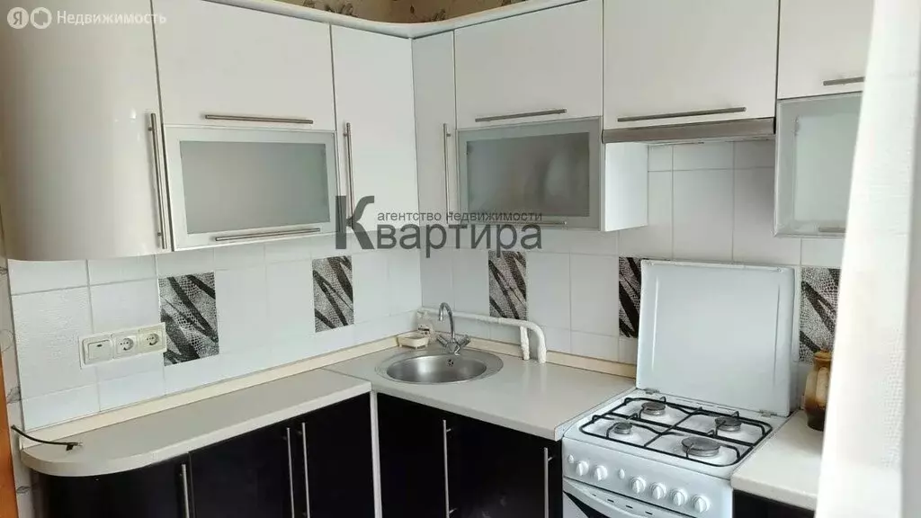 3-комнатная квартира: Смоленск, улица Кирова, 28 (60 м) - Фото 1