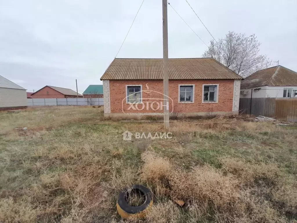 Дом в Калмыкия, Целинный район, с. Троицкое ул. Жукова (81 м) - Фото 0