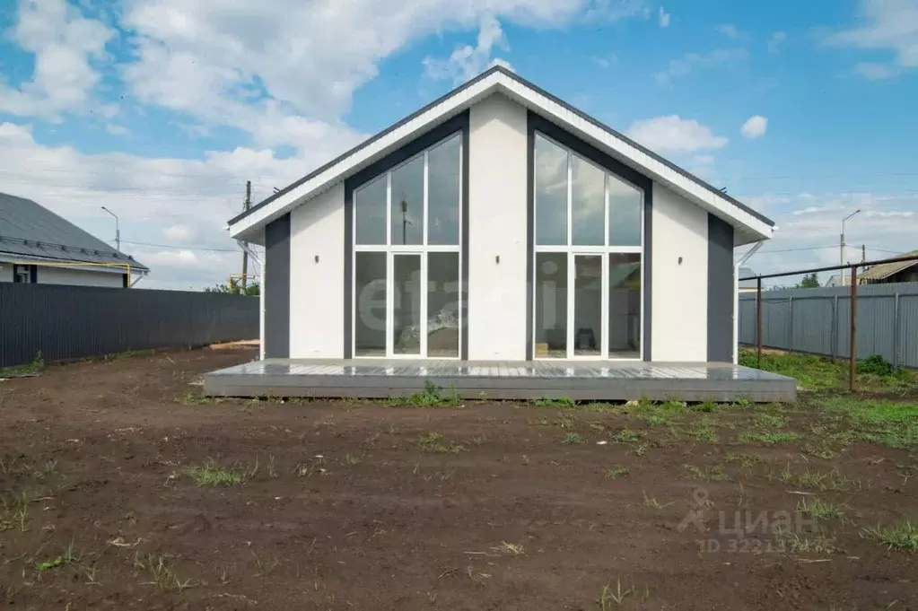 Дом в Ульяновская область, Чердаклинский район, Красноярское с/пос, с. ... - Фото 1