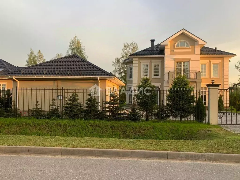 Дом в Санкт-Петербург, Санкт-Петербург, Петергоф Санкт-Петербургское ... - Фото 0
