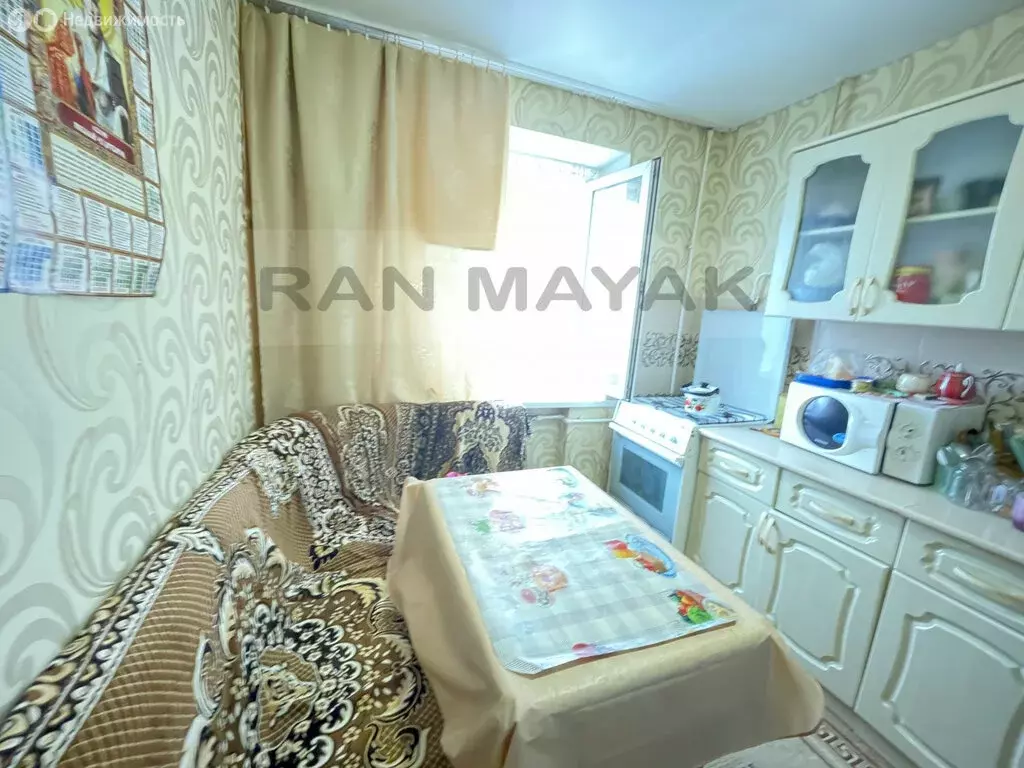 3-комнатная квартира: Майкоп, улица Горького, 214 (61 м) - Фото 0