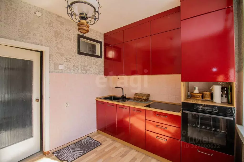 3-к кв. Тюменская область, Тюмень ул. Свердлова, 16 (80.0 м) - Фото 1