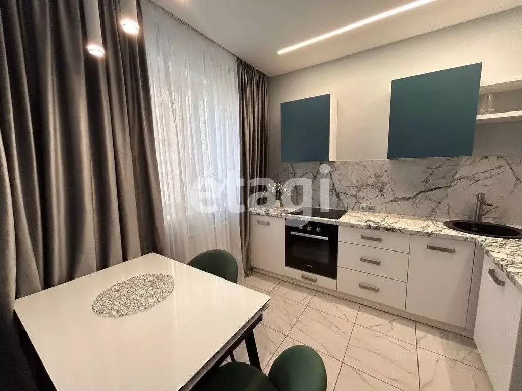 2-к кв. Красноярский край, Красноярск Взлетка мкр, ул. Батурина, 30к2 ... - Фото 1