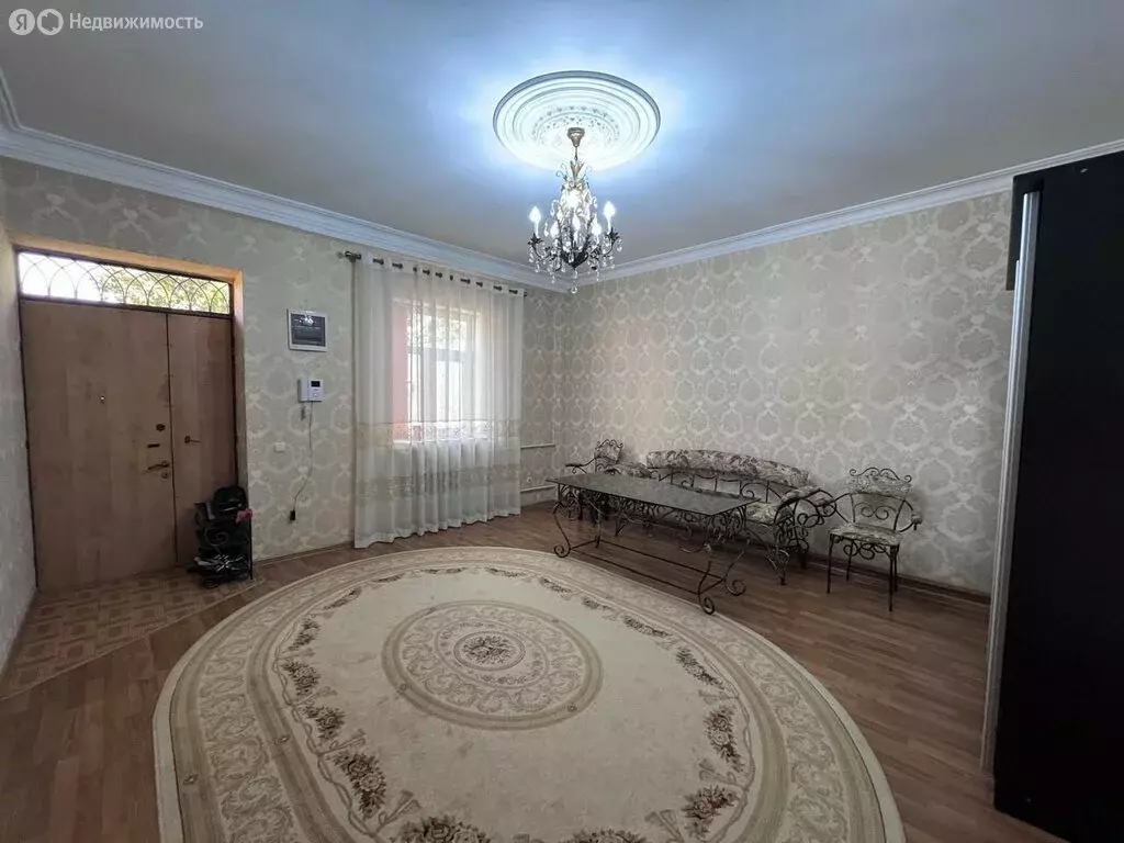 Дом в Дербент, улица имени Надыра Эмиргамзаева, 42В (240 м) - Фото 1