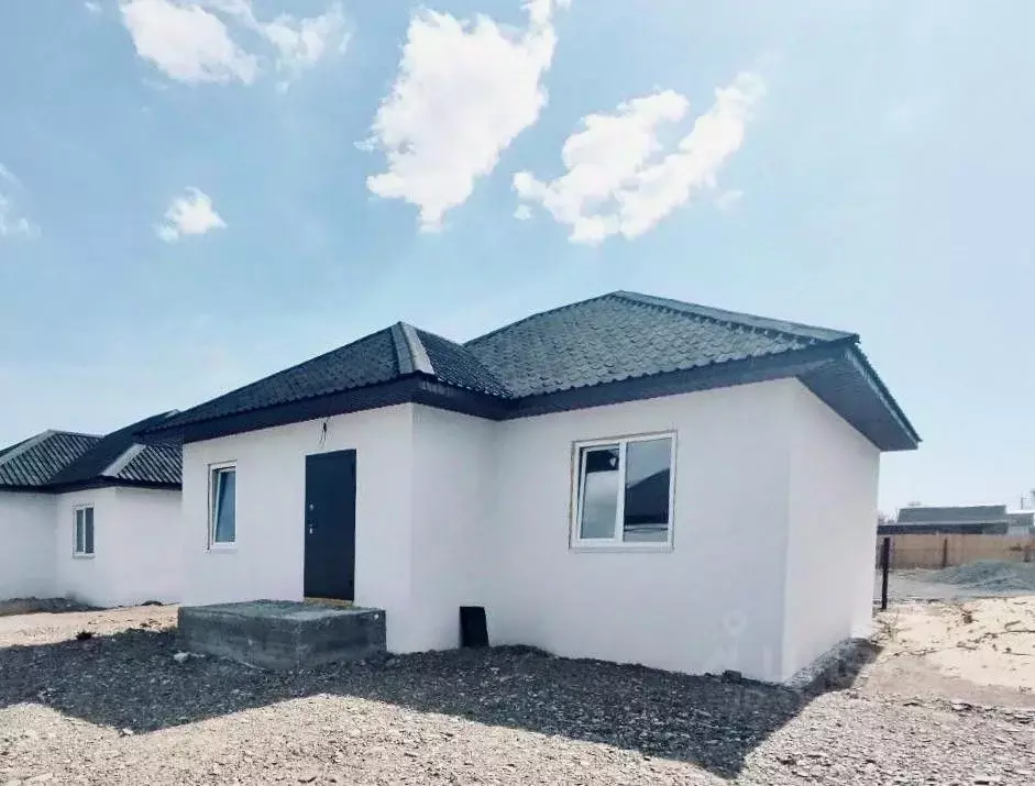 Дом в Хакасия, Усть-Абаканский район, пос. Тепличный  (100 м) - Фото 0