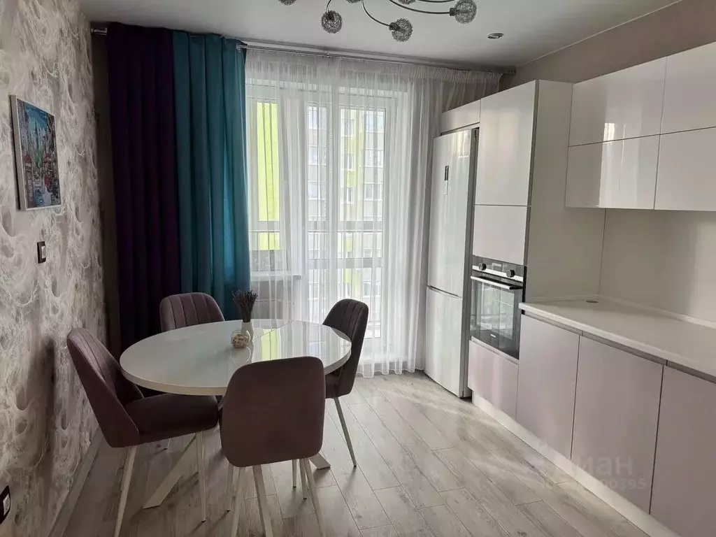1-к кв. Татарстан, Казань ул. Рауиса Гареева, 111к2 (39.0 м) - Фото 0