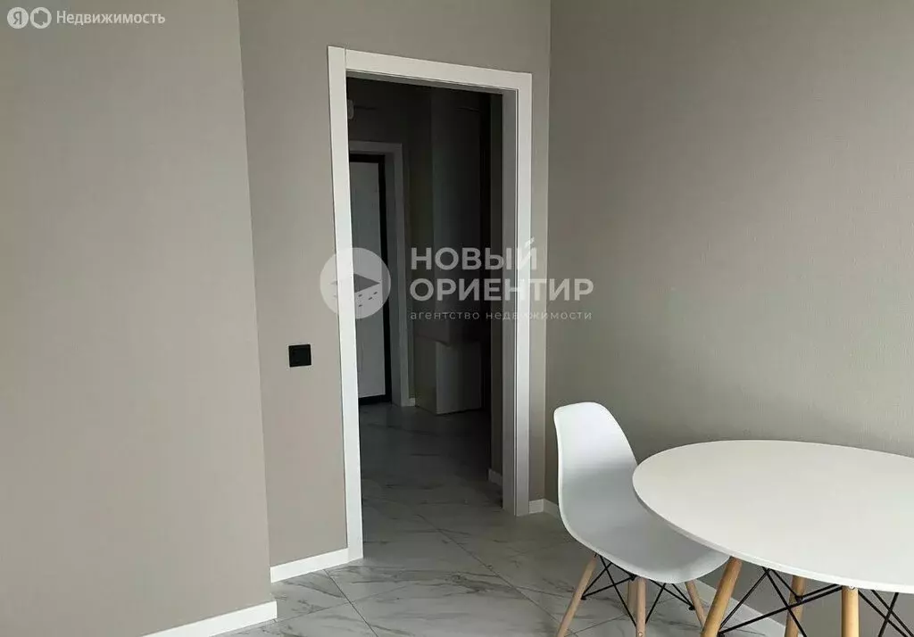 1-комнатная квартира: Екатеринбург, улица Академика Парина, 4 (37.4 м) - Фото 2