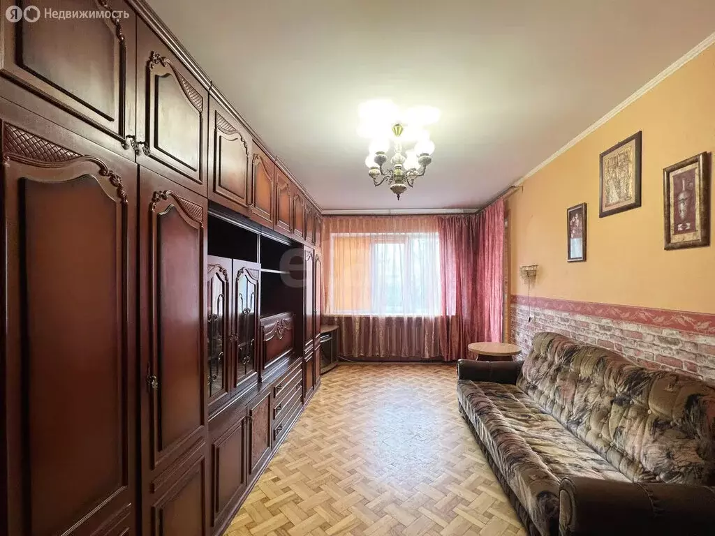 3-комнатная квартира: Симферополь, улица 60 лет Октября, 25 (64.9 м) - Фото 2