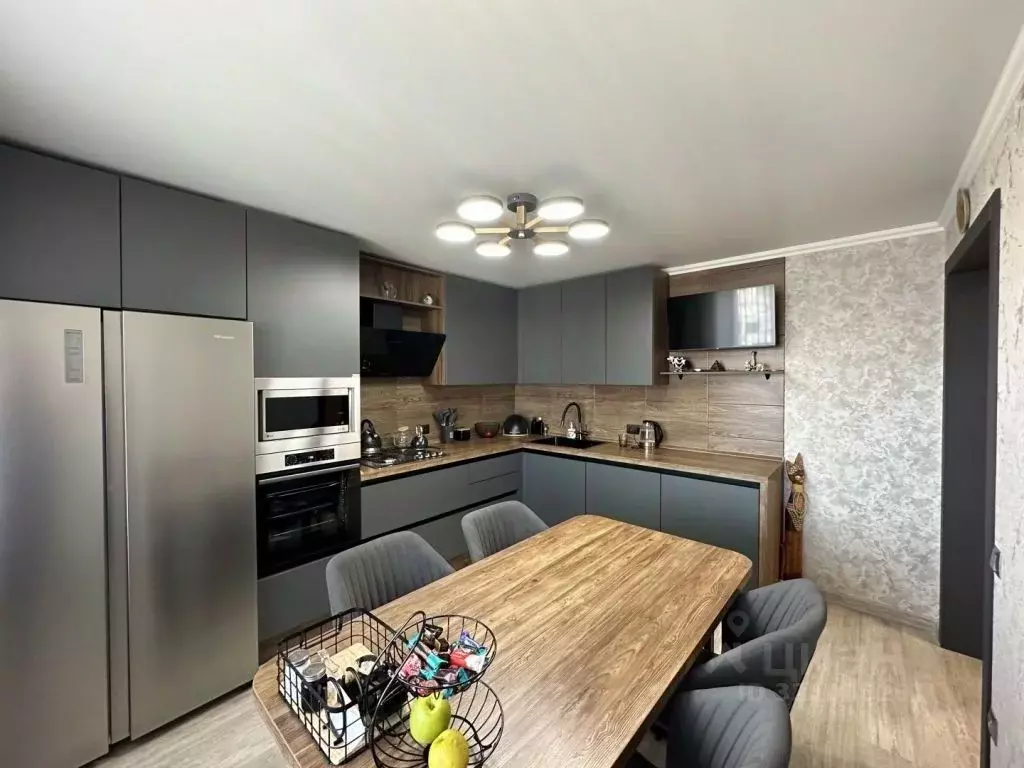 2-к кв. Саратовская область, Саратов ул. Усть-Курдюмская, 1 (72.8 м) - Фото 2